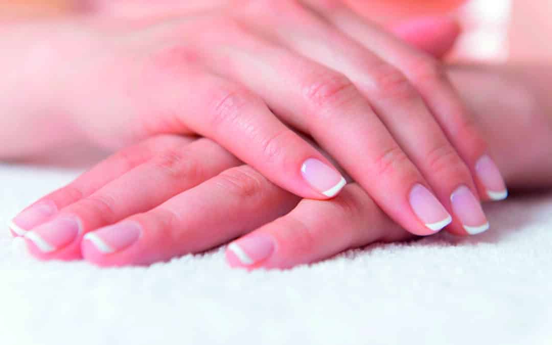 L’ONGLE SUR LE BOUT DES DOIGTS